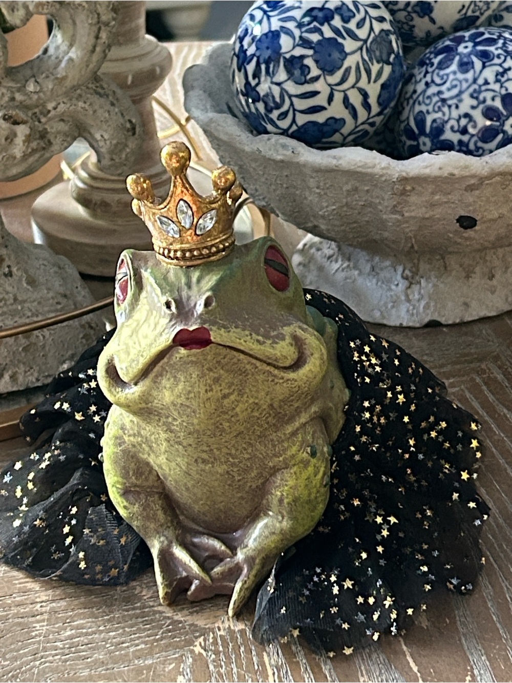 NEW! Shabby Chic Gothic Ceramic Queen Princess Frog Prince Figurine
